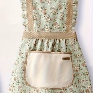 Floral Green Apron with Cream Pocket